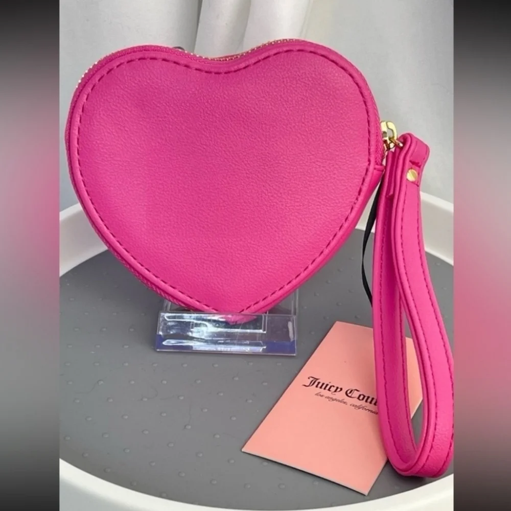 💕🔹️Juicy couture🔹️  Royal Couture Juicy pink Heart Wristlet  NWT